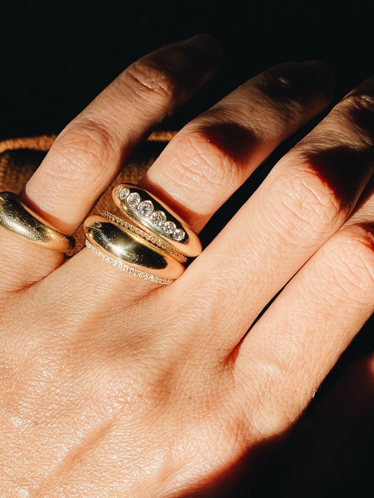 Small Balloon Ring with Ascending White Diamonds